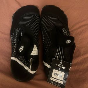 Water shoes NWT